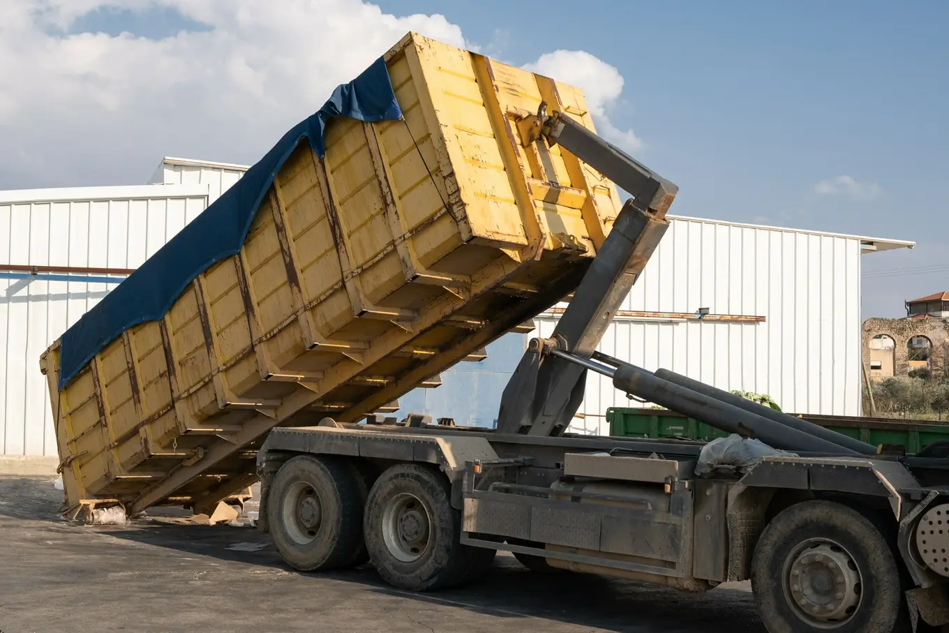 Hooklift Containers – Their Role in Waste Transport
